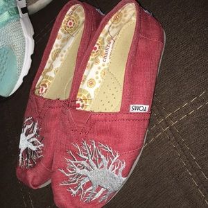 Toms slip on